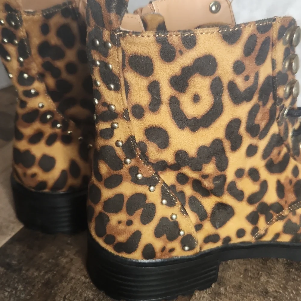 Material Girl Leopard lace up ankle booties Size 7.5 new - Picture 5 of 9